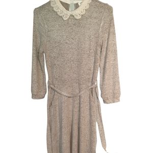 Monteau los Angeles woman dress with laced collar